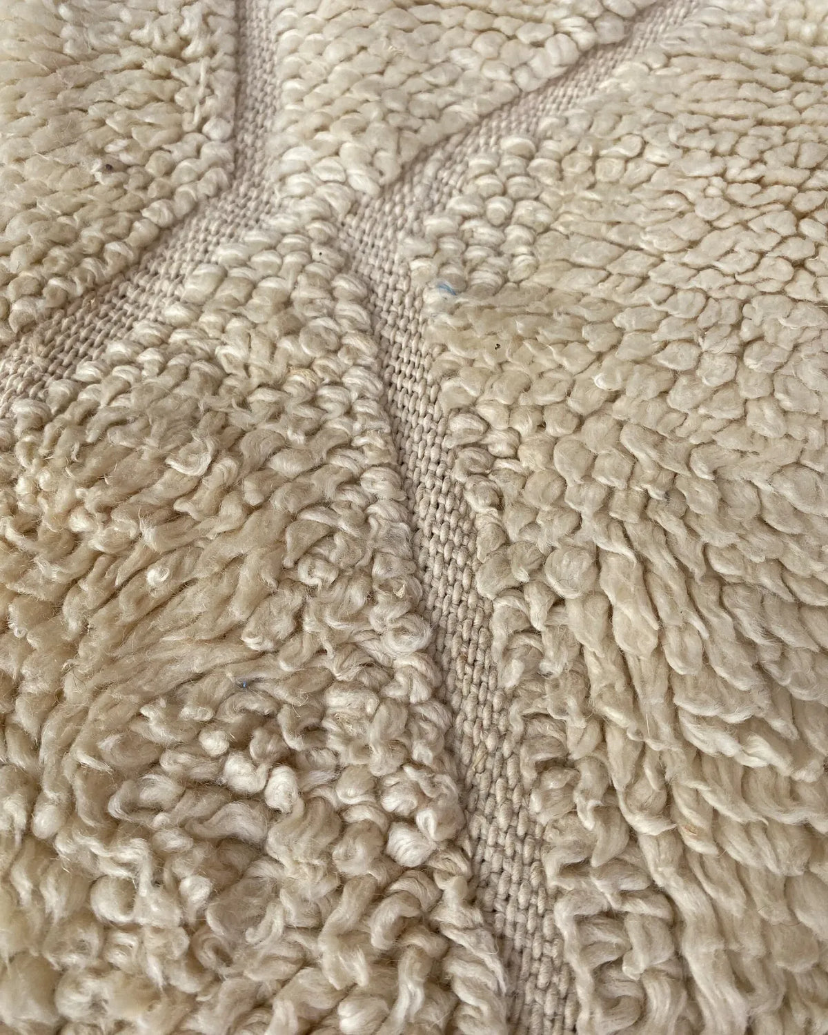 Cream Diamond Relief Beni Ourain Rug, detail of the pile and the woven edge