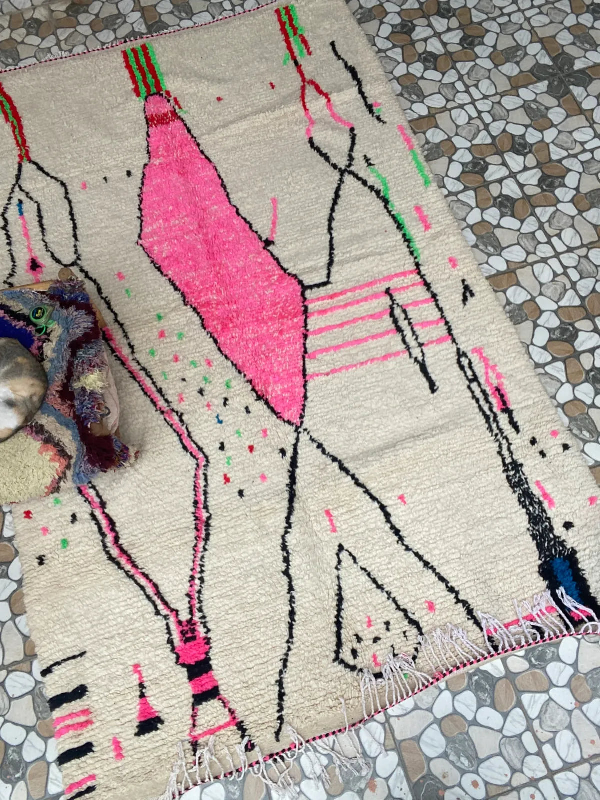 Hot Pink and Ivory Azilal Rug, close-up of the pink diamond and black lines