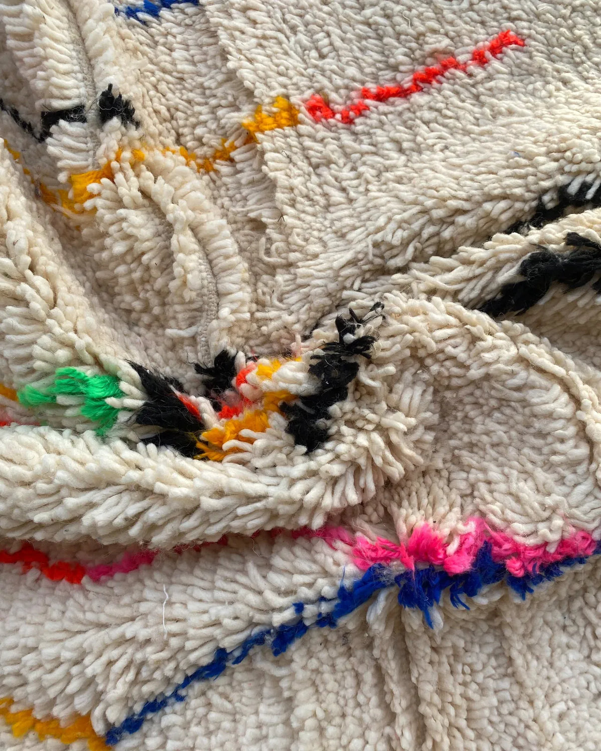 Ivory Line Art Azilal Rug, detail of the pile and the woven edge