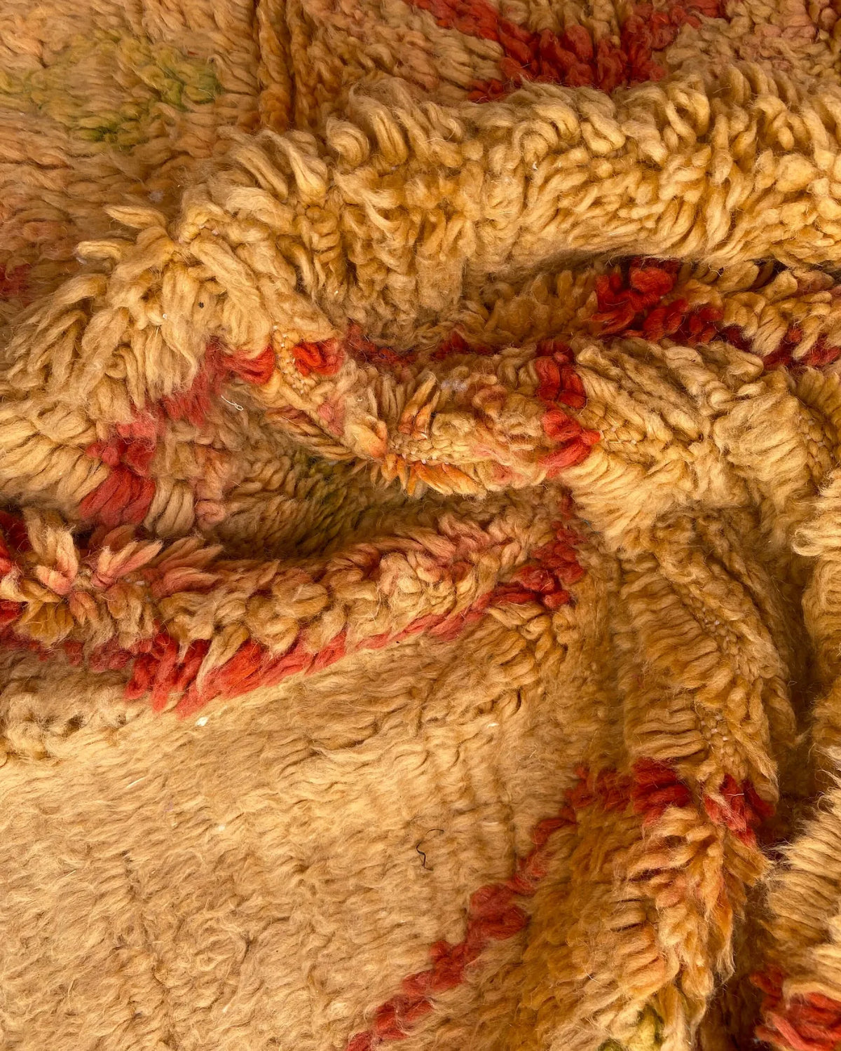 Mustard Yellow Diamond Moroccan Rug, detail of the pile and the woven edge
