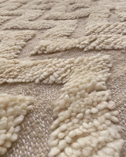 Cream Chevron Beni Ourain Rug, close-up of the pattern in the wool