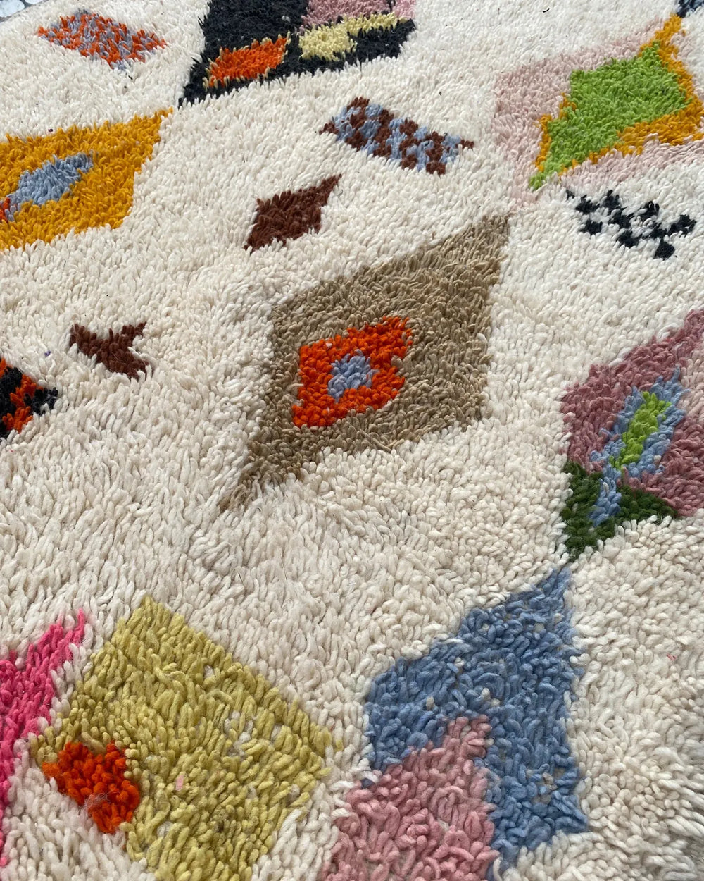 Painted Diamond Azilal Rug, close-up of the pattern in the wool