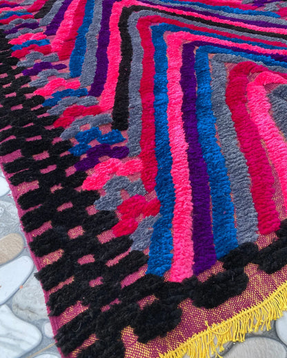 Pink and Blue Chevron Moroccan Rug, close-up of the pattern in the wool